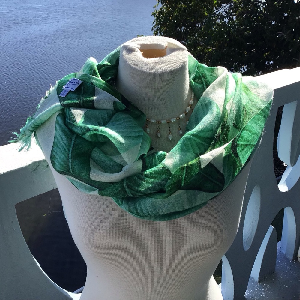 Richard Grand Cashmere and Silk Green Banana Leaf Printed Stole Made in Italy